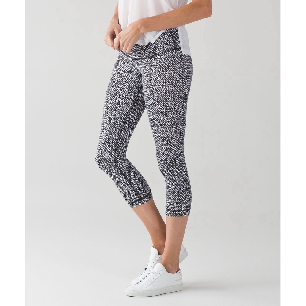 Lululemon Women's Wunder Under Crop Scatter Star Arctic Grey Black Leggings Sz 8